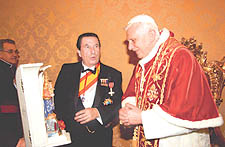 20060521103825-el-ex-alcalde-de-la-coruna-francisco-vazquez-presento-ayer-sus-cartas-credenciales-como-embajador-ante-la-santa-sede-a-benedicto-xvi.jpg