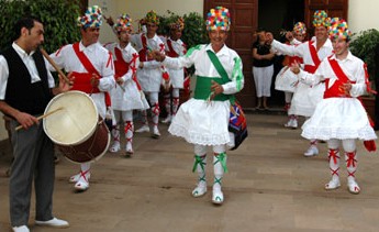 20060825123348-danzadores-de-freguenal-de-la-sierra.jpg