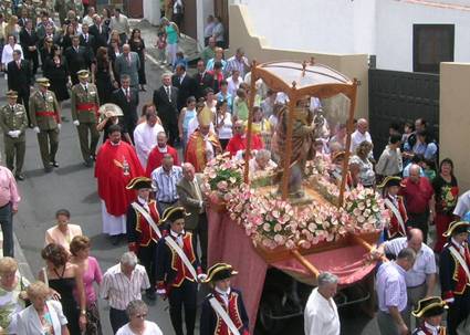 20060828122649-procesion-en-santa-barbara.jpg