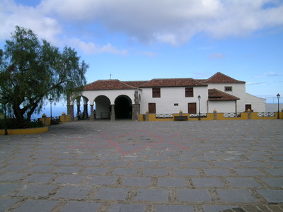 20070528213850-iglesia-de-el-amparo-icod.jpg